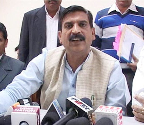 BJP-minister-skidded-tongue-gave-official-abuse-niharonline