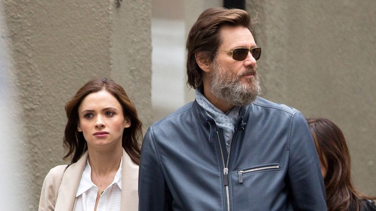 Jim_Carrrey_Girl_Friend_no_more_niharonline.jpg