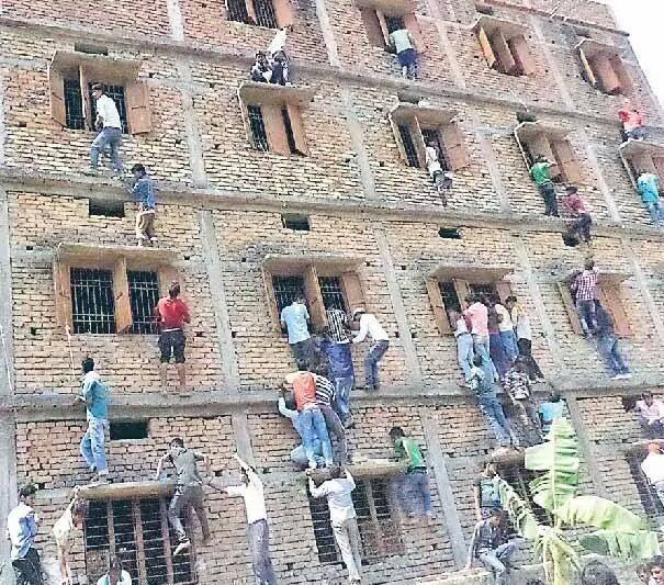 Cheating_in_Bihar_Board_Exam_niharonline