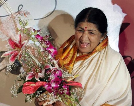 Lata_Mangeshkar_86th_Birthday_niharonline.jpg