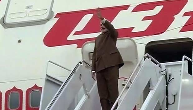 Modi_return_to_India_niharonline.JPG