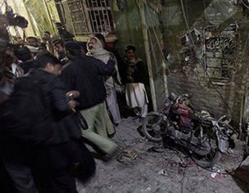 Pakistan_suicide_attack_7_people_killed_niharonline