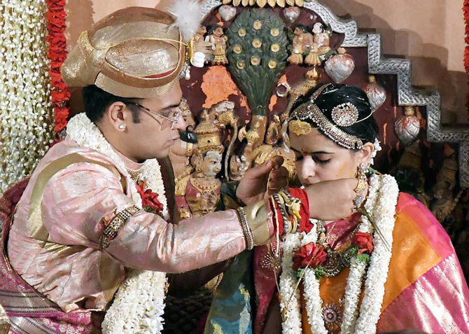 Royal-wedding-of-yaduveer-trishika-in-mysore-niharonline