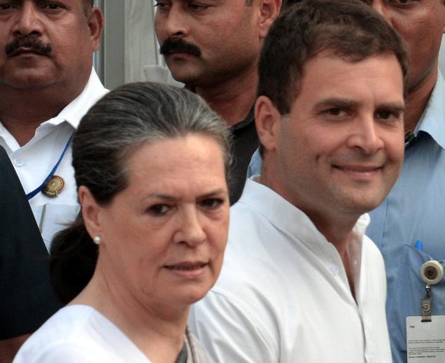 Sonia_gandhi_Invited_to_Congress_MPs_for_dinner_ on_6_may_niharonline 