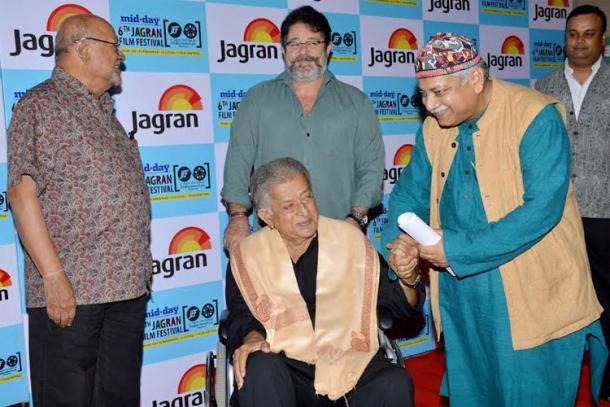 Shashi_Kapoor_receives_lifetime_achievement_award_niharonline