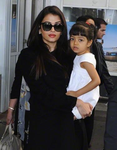 aishwarya_rai_bachchan_in_cannes_niharonline
