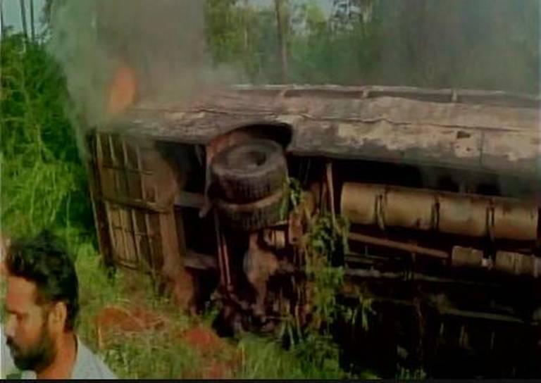 andhra-pradesh-12-killed-in-road-accident-niharonline