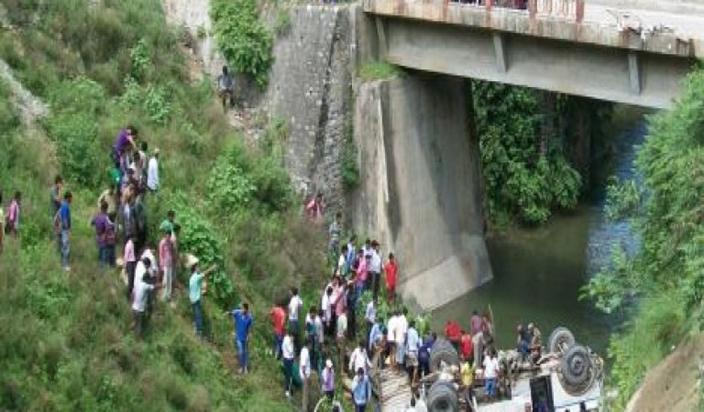 bus_accident_in_himachal_niharonline