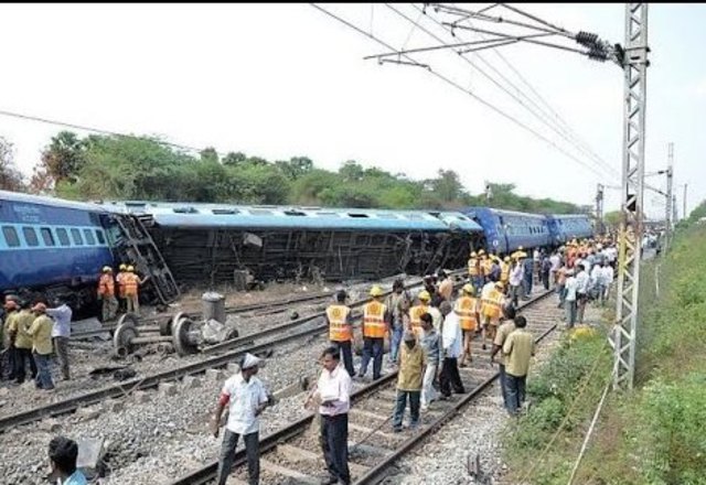 chennai_mangalore_express_train_derails_niharonline 