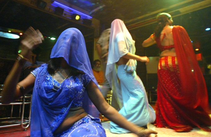 dance_bar_open_again_maharashtra_mumbai_niharonline