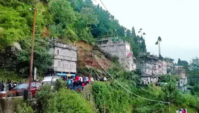 darjeeling_landslide_30_people_dead_niharonline