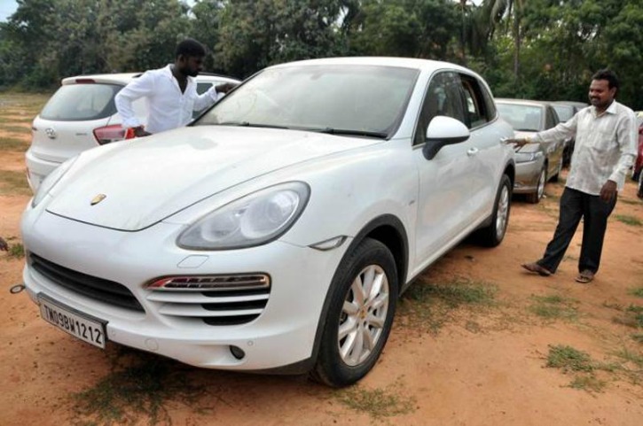 floods-cars-being-auctioned-at-throwaway-prices-niharonline