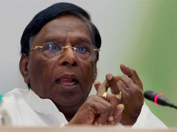 former-union-minister-holds-slippers-for-rahul-gandhi-niharonline