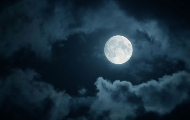 full-moon-in-the-sky-on-christmas-niharonline