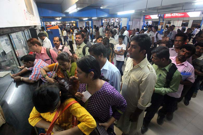 indian-railway-irctc-hikes-tatkal-booking-charges-niharonline