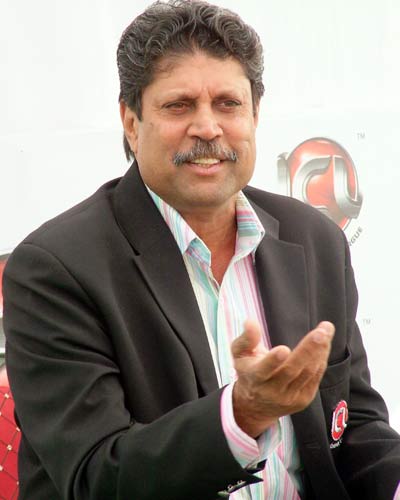 kapil_dev_says_no_need_of_coach_to_indian_cricket_team_niharonline