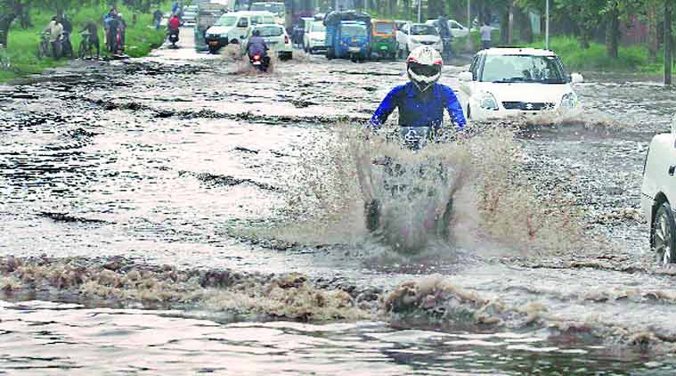 komen_cyclone_heavy_rain_in_bengal_niharonline