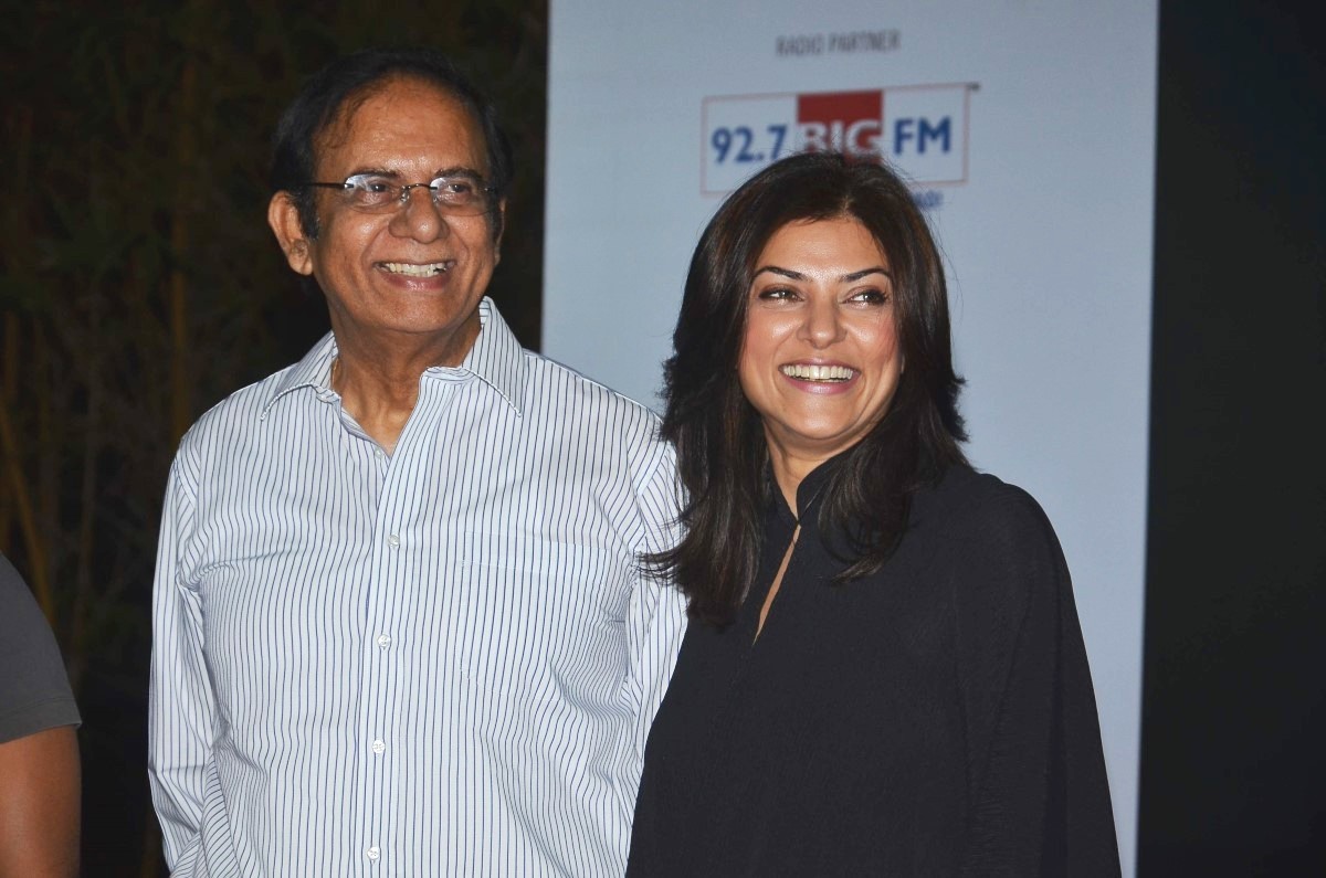 sushmita_sen_makes_her_father_happy_once_again_niharonline