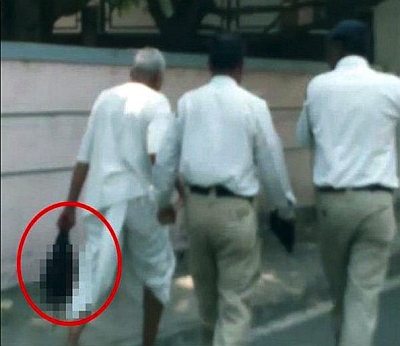man_seen_with_wife_head_on_pune_road_niharonline