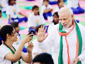 pm_narendra_modi_politely_refuses_selfies_on_yoga_day_niharonline