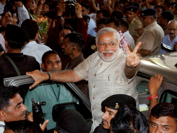 pm_narendra_modi_reached_kashi_niharonline