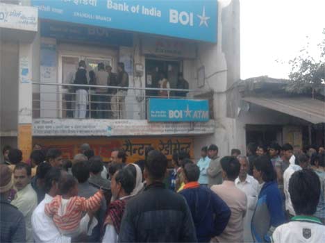robbed-55-lakhs-bank-in-agra-niharonline