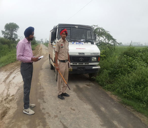 robbed_1_65_crore_in_moga_niharonline