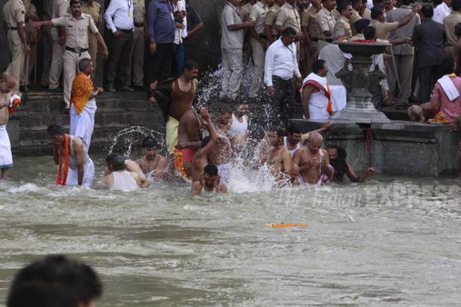 shahi_bath_trimbakeshwar_nasik_niharonline
