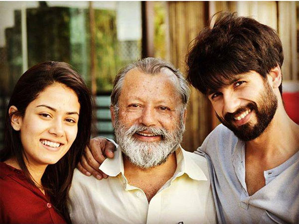 shahid_kapoor_selfie_wife_mira_father_pankaj_kapoor_niharonline