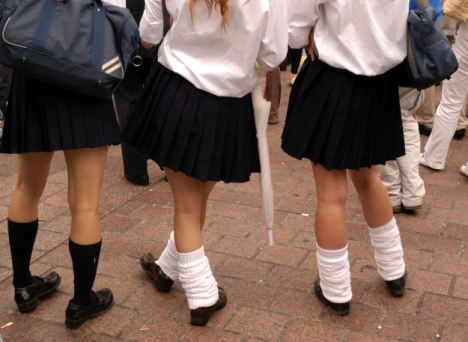 short_skirt_ban_in_kolkata_niharonline