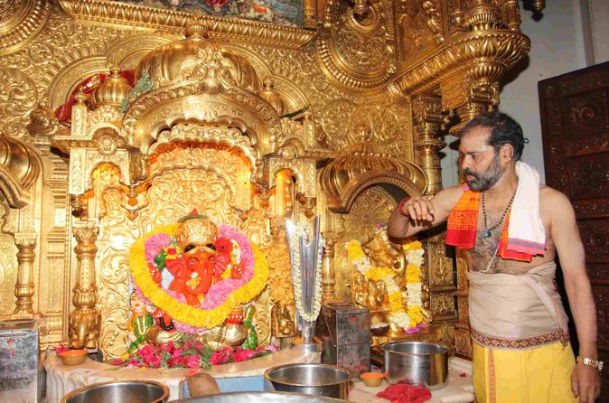 siddhivinayak-temple-donates-44kg-gold-for-pm-modi-s-scheme-niharonline