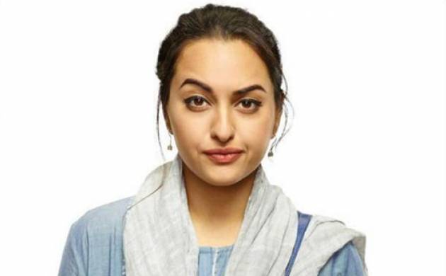 sonakshi-sinha-first-look-movie-noor-journalist-niharonline