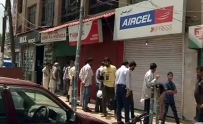 terrorists_grenade_attack_on_mobile_towers_showroom_in_Srinagar_niharonline
