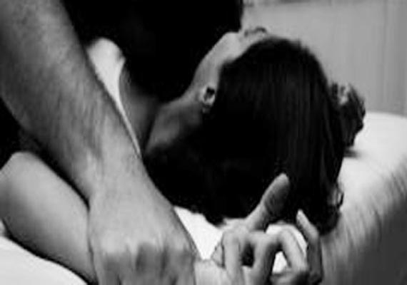 twelve_years_girl_raped_with_father_niharonline.jpg
