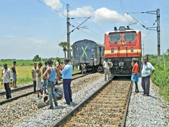 two-bogies-of-guwahati-express-derailed-niharonline