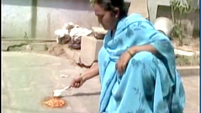 woman-cooks-eggs-on-floor-in-telangana-as-heatwave-intensifies-niharonline